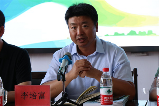 接着,马红彬副院长介绍了学院的科研与学科建设情况,李培富副院长结合